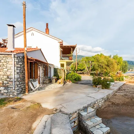 Casa de Férias The Sea Front Fisherman's House Káto Gatzéa