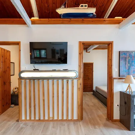 The Sea Front Fisherman's House * Káto Gatzéa