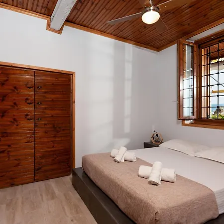 The Sea Front Fisherman's House * Káto Gatzéa